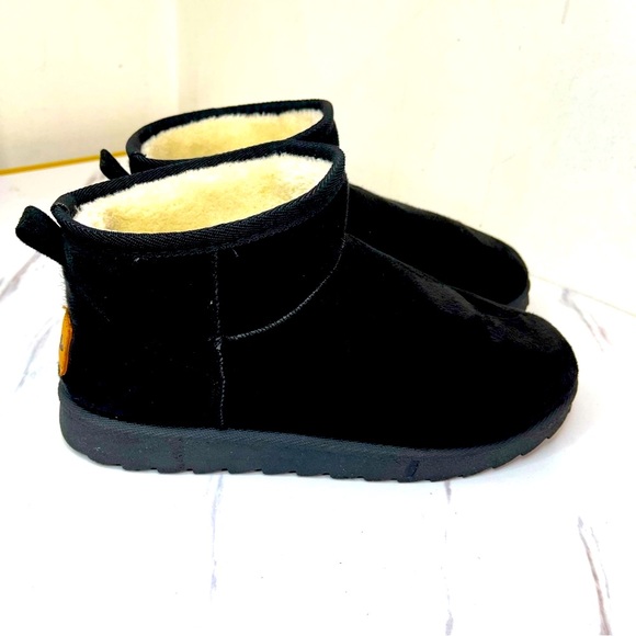 Mudd Women's Black Suede Ankle Boots Size 9 Flat Mini Boots - Picture 4 of 10